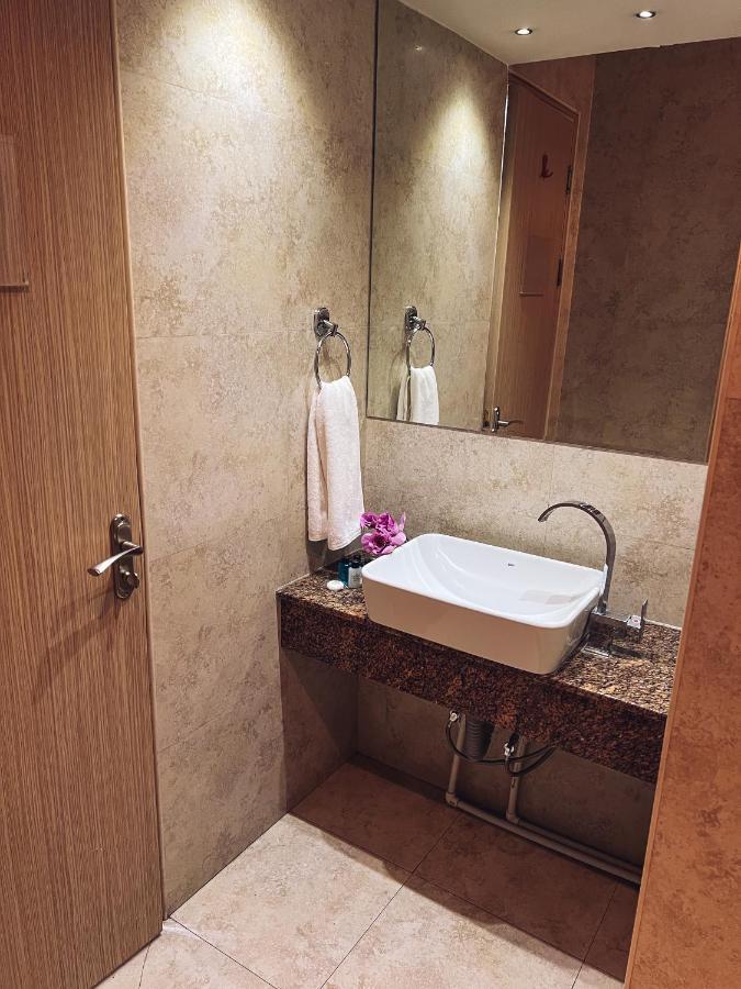 It Hotel Tumanyan Street Yerevan Exterior foto