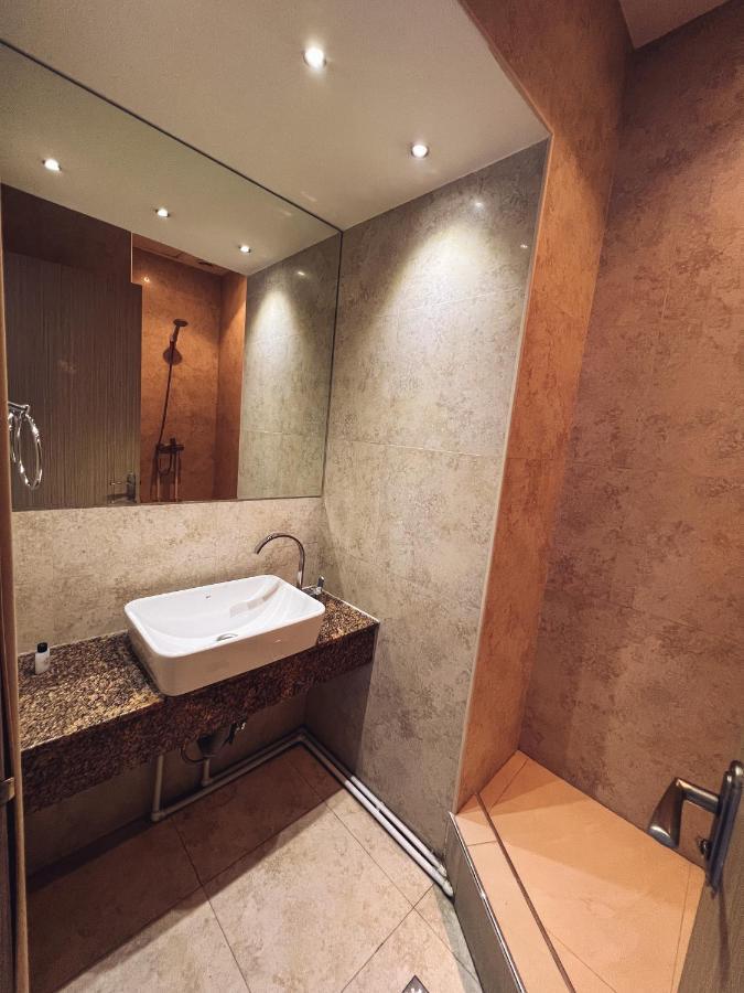 It Hotel Tumanyan Street Yerevan Exterior foto